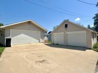 937 W Cedar St Cherokee, IA 51012
