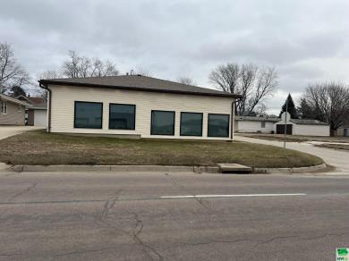 528 S Main St Holstein, IA 51025