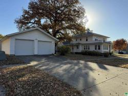 21 W 4th St Remsen, IA 51050