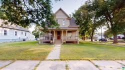 739 W Cherry St Cherokee, IA 51012