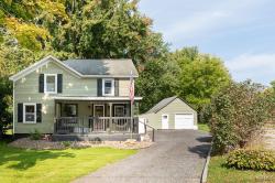 31 Spring Street Schroeppel, NY 13135