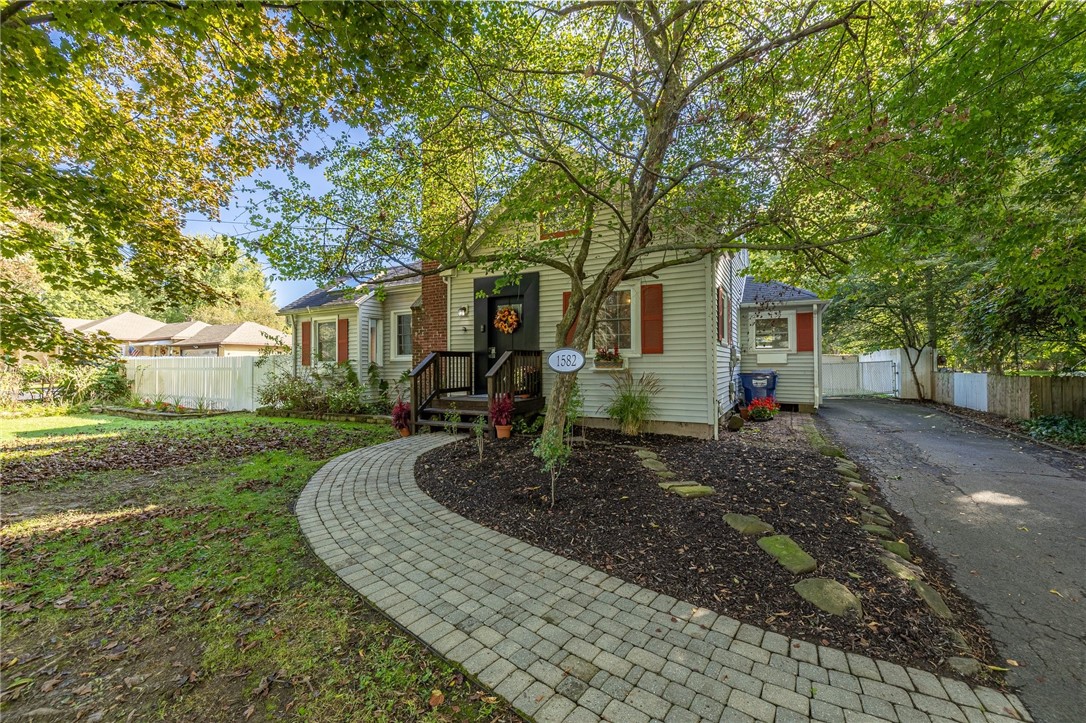 MLS R1567889 1582 Creek Street Penfield, NY 14625