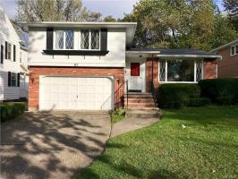 65 Ivyhurst Road, Amherst, NY 14226
