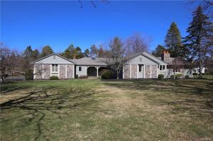 25 Rollingwood, Amherst, NY 14221
