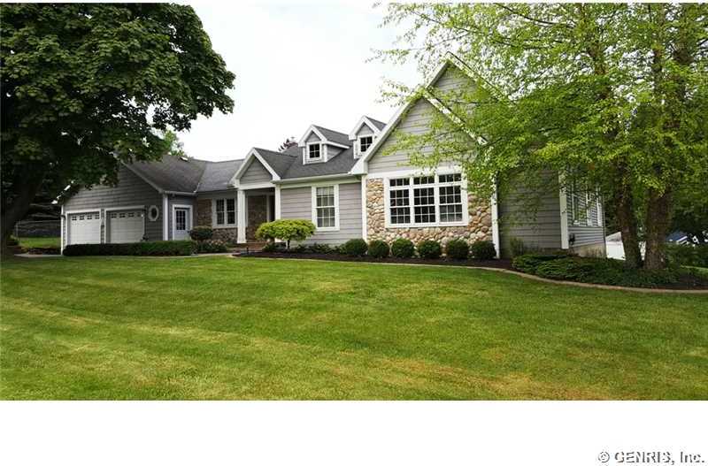 Immaculate Ranch Close to Lake Ontario Shoreline!!!