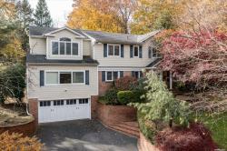 340 Chestnut Drive East Hills, NY 11576