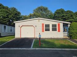 124 Village Circle W 124 Manorville, NY 11949