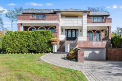 25 Edgewater Lane Great Neck, NY 11023
