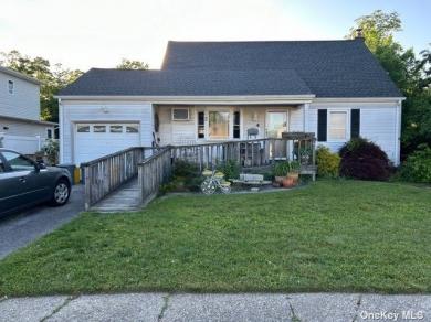 4 Ruth Lane Farmingdale, NY 11735