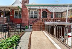 7820 Kneeland Avenue Elmhurst, NY 11373