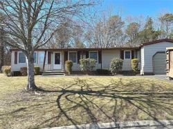 55 Village Circle 1 Manorville, NY 11949