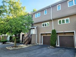 76 Village Green Green 76 Clarkstown, NY 10954