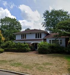 29 Bayberry Road Lawrence, NY 11559