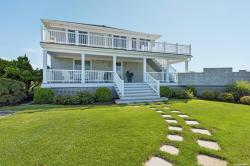 28 Stacy Drive Westhampton Beach, NY 11978