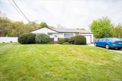 8 Yew Court Brentwood, NY 11717