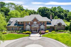 8 Clover Court Muttontown, NY 11732