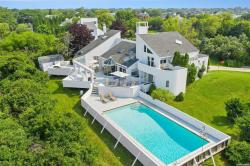 11 Watersedge Ct Westhampton Beach, NY 11978