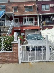 1027 E 218th Street Bronx, NY 10469