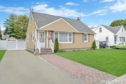 662 Winthrop Drive Uniondale, NY 11553