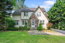 19 Elliot Road Great Neck, NY 11021