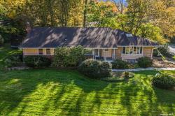 11 Melby Lane East Hills, NY 11576