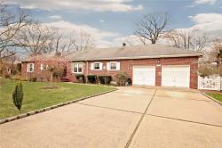 1 Oaks Court Brightwaters, NY 11718