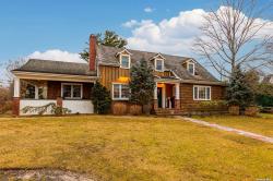 313 W Lakeview Avenue Brightwaters, NY 11718