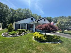 525 Cranston Lane Ridge, NY 11961