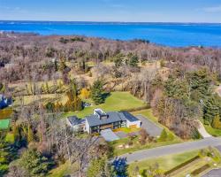 21 Elm Court Sands Point, NY 11050