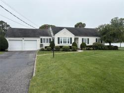 38 Bradish Lane Bay Shore, NY 11706