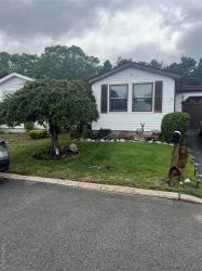 93 Village Circle W Manorville, NY 11949