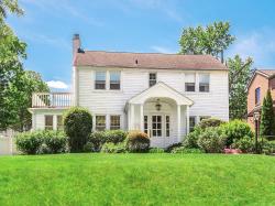 32 Valley View Road Great Neck, NY 11021