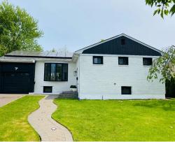 83 Riverdale Road Valley Stream, NY 11581