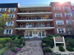 70 N Grove Street 1R Freeport, NY 11520