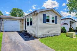 164 Village Circ W Manorville, NY 11949