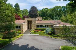 8 Rolling Hill Road Old Westbury, NY 11568