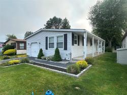 16 Village Circle E Manorville, NY 11949