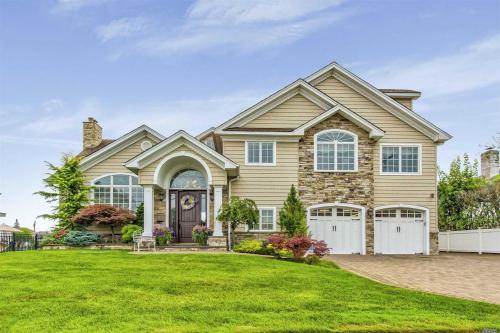Waterfront Homes For Sale In Massapequa