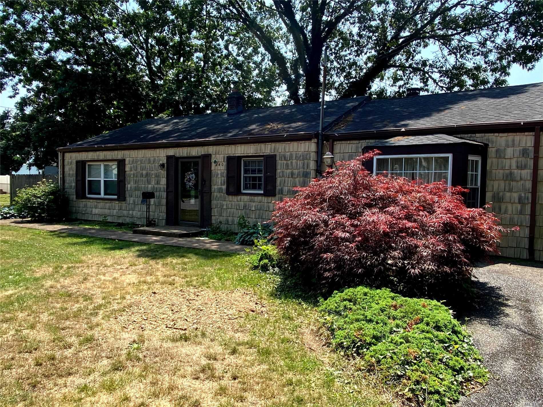 Mls 3230872 240 Van Buren Street Massapequa Park Ny 11762
