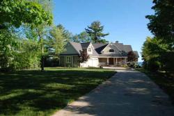 8755 Woodridge Drive Williamsburg, MI 49690