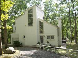 291 Manchester Drive Bushkill, PA 18324