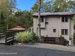 5022 E Woodbridge Drive Bushkill, PA 18324