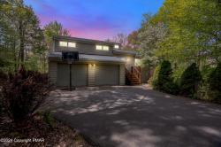 88 Mountainside Drive Gouldsboro, PA 18424