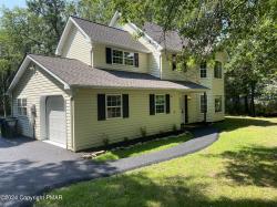 1548 Longleaf Drive Effort, PA 18330