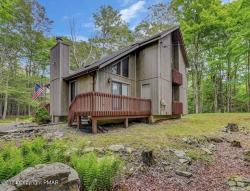 8 Ridge Road Gouldsboro, PA 18424