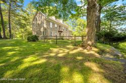 2536 Walnut Drive Delaware Water Gap, PA 18327