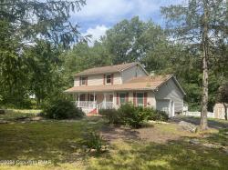 209 Grouse Run Cresco, PA 18326