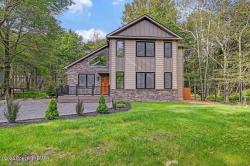 5447 Woodland Avenue Pocono Pines, PA 18350