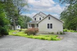 9 Winding Way Albrightsville, PA 18210