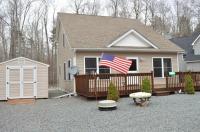 381 Maxatawny Dr, Pocono Lake, PA 18347